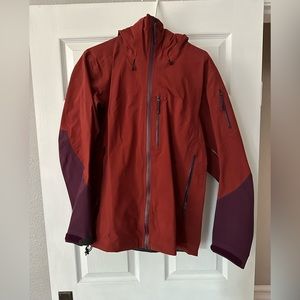 Arcteryx women’s goretex hard shell jacket